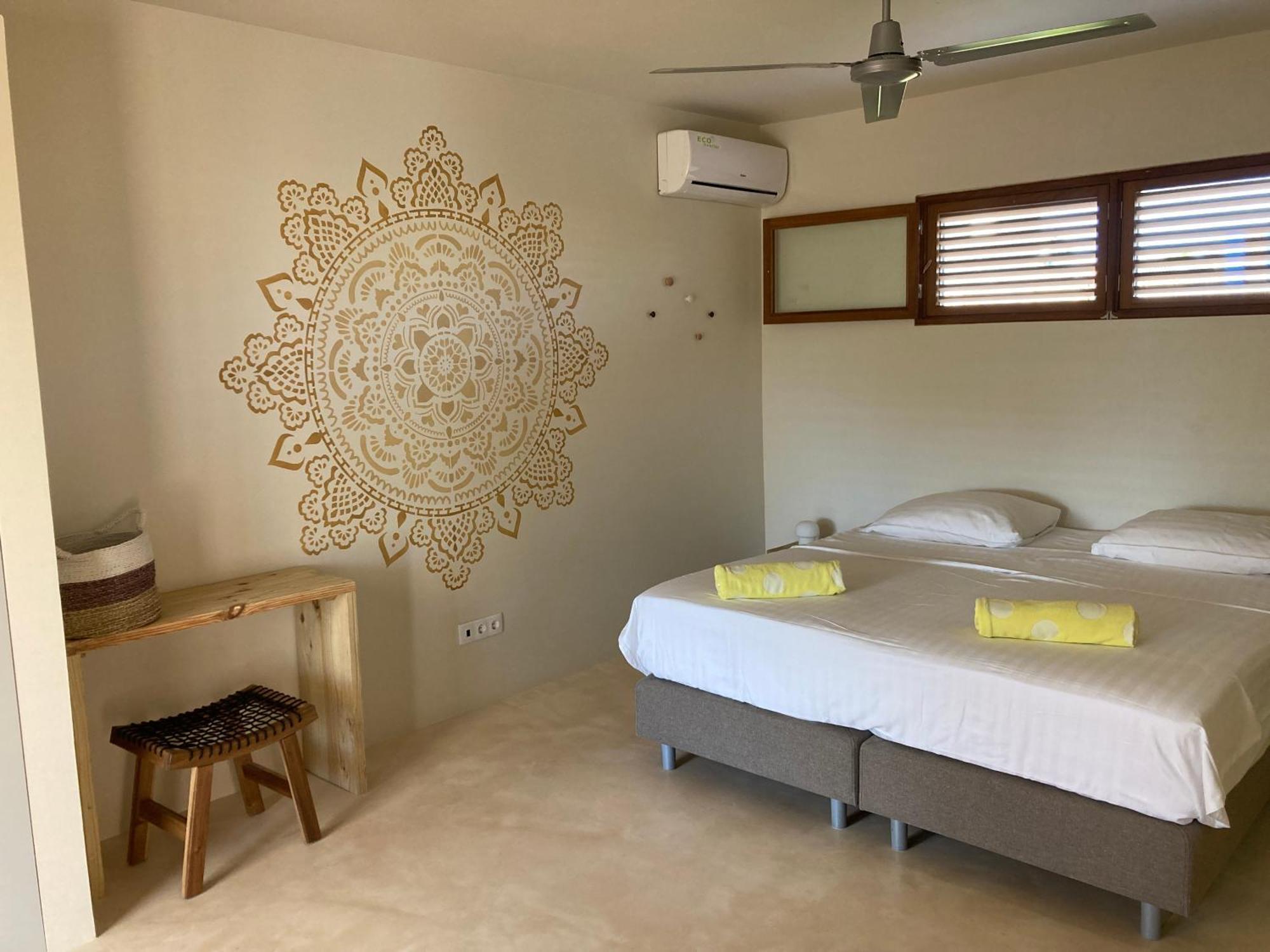 Isla Penthouse & Garden Apartments Bonaire Playa Exteriör bild